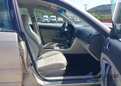 2009 Subaru Outback 2.5I z USA, uszkodzony, nr VIN 4S4BP61C297346213